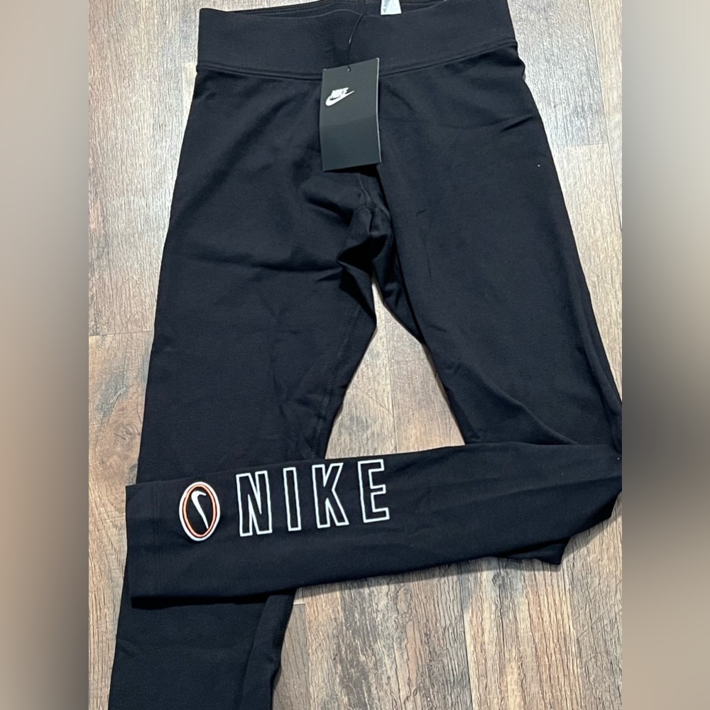 NWT Nike tight fit regular length leggings xs